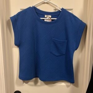 Entro
Brand new
Cropped shirt